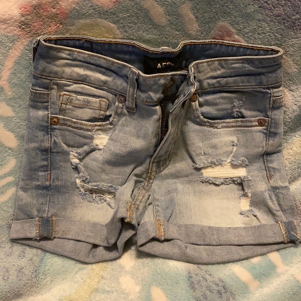 Size 00 light denim stretchy shorts